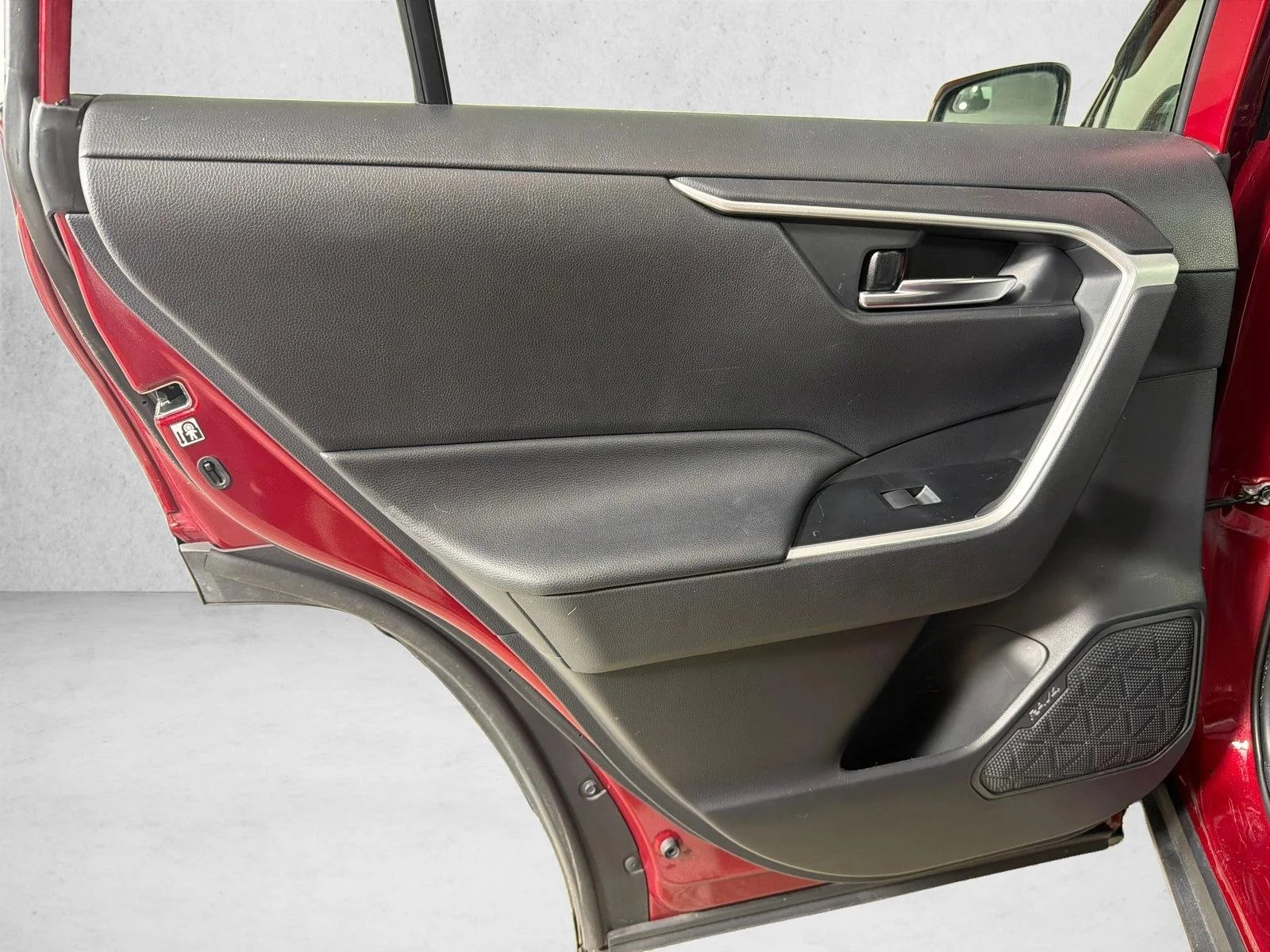 Used 2020 White Toyota XLE image 23
