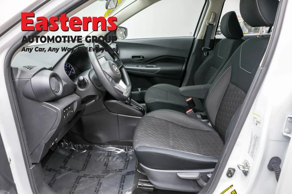 Used 2022 White Nissan S image 14