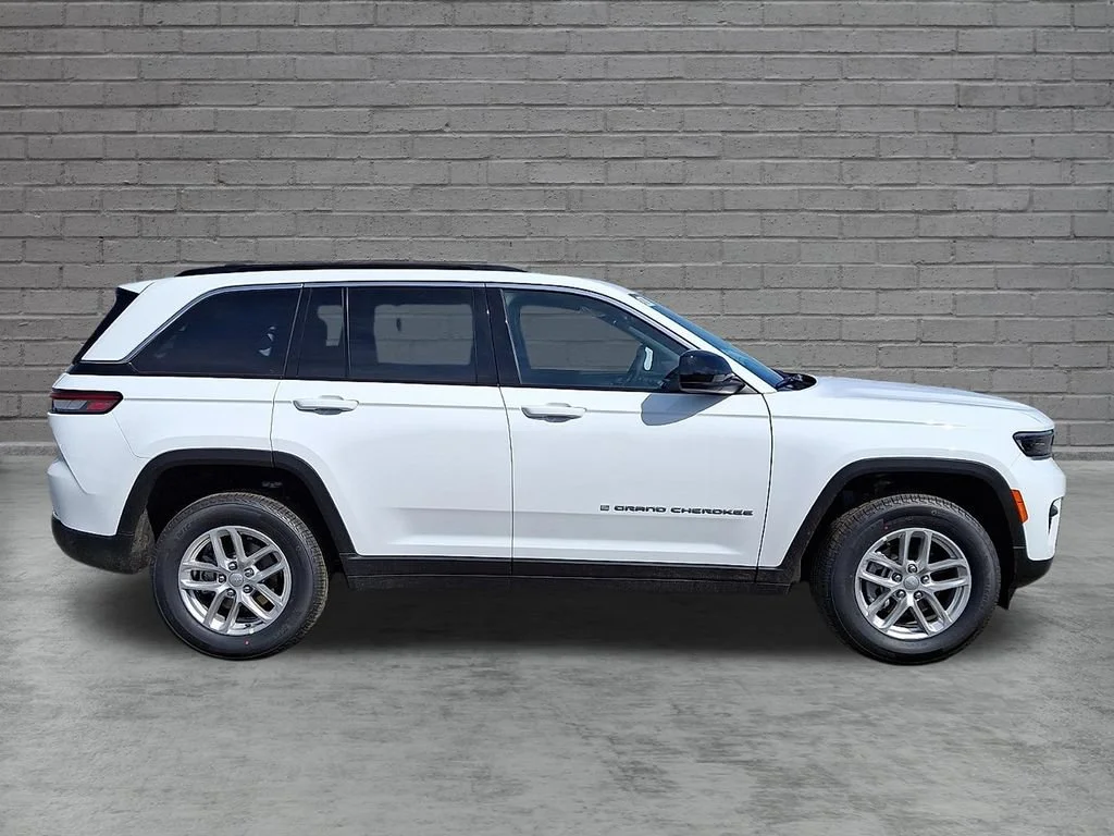 New 2026 Bright White Clearcoat Jeep Laredo X image 9