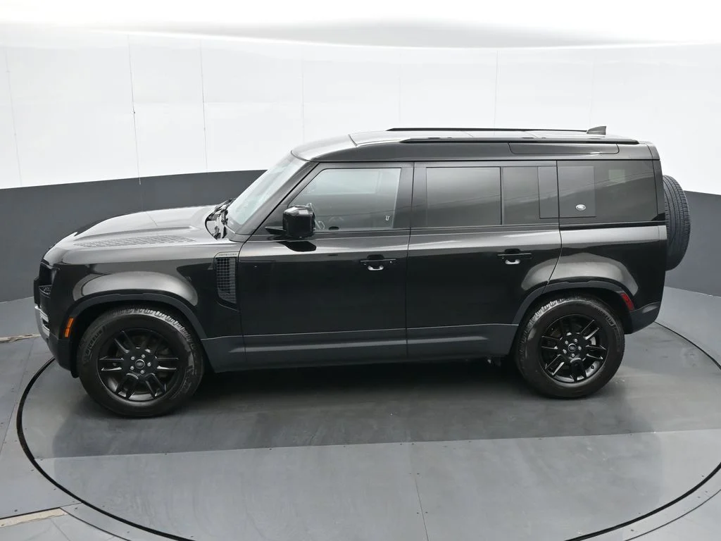 Used 2024 Black Land Rover S image 18