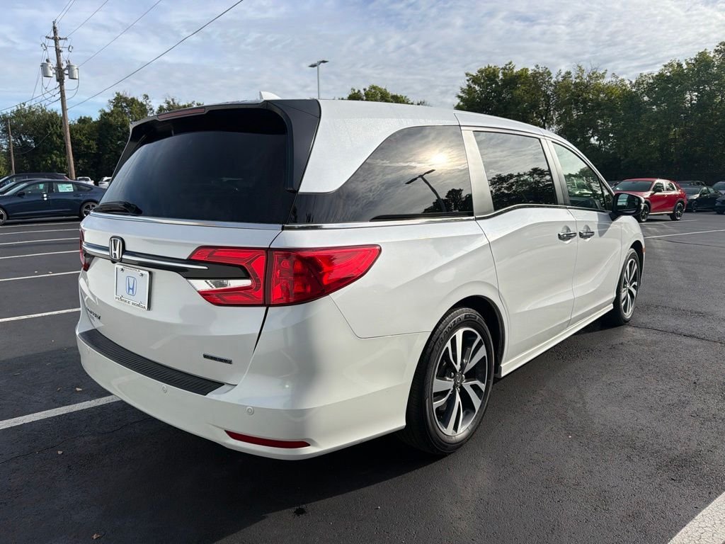Certified Used 2024 Platinum White Pearl Honda Touring image 5