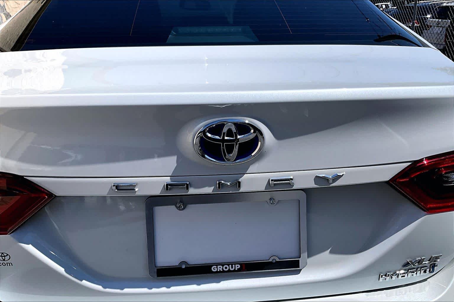 Used 2021 Wind Chill Pearl Toyota Hybrid XLE image 31