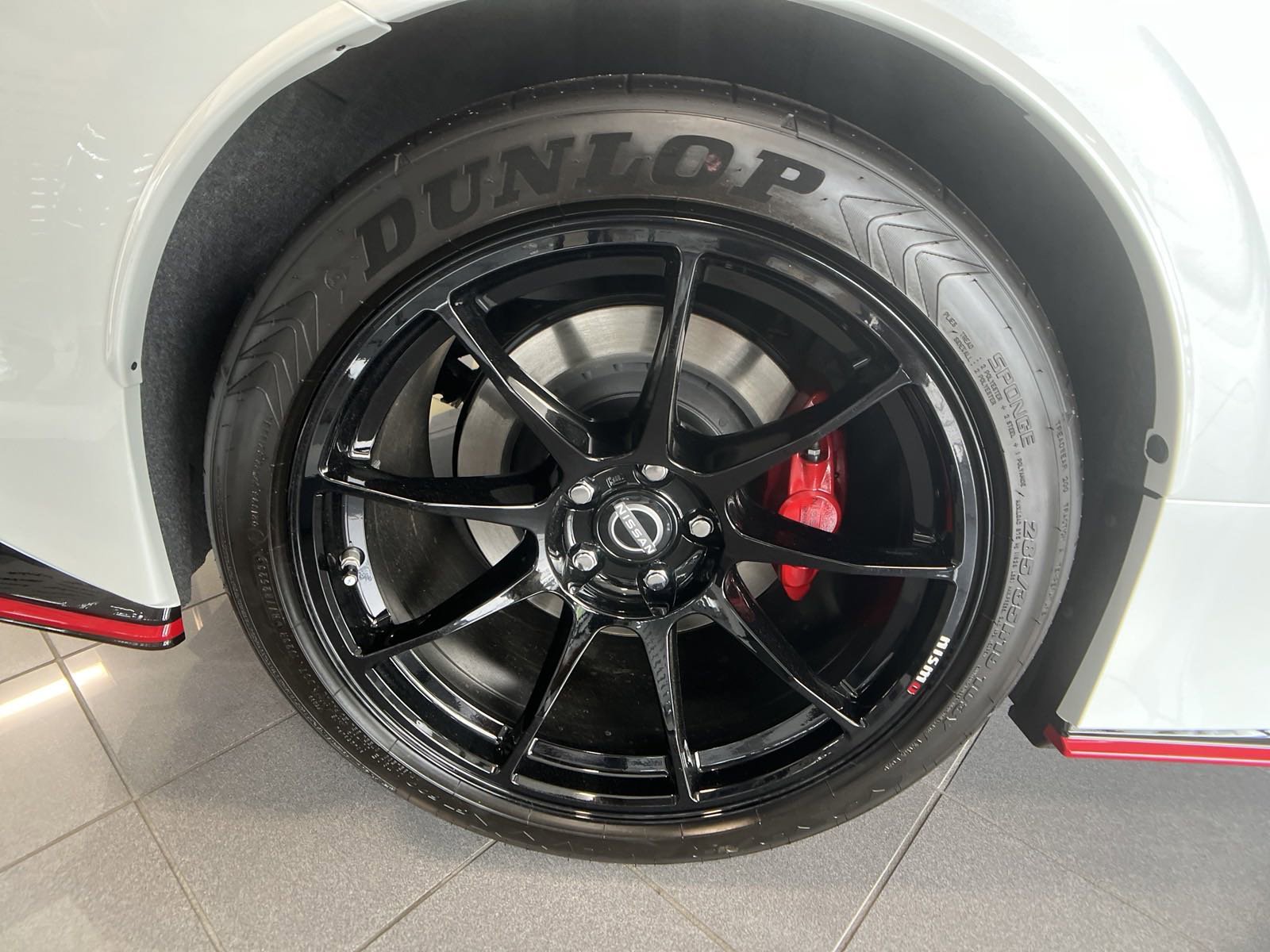 New 2024 Two-tone Everest White TriCoat / Super Black Nissan NISMO® image 17