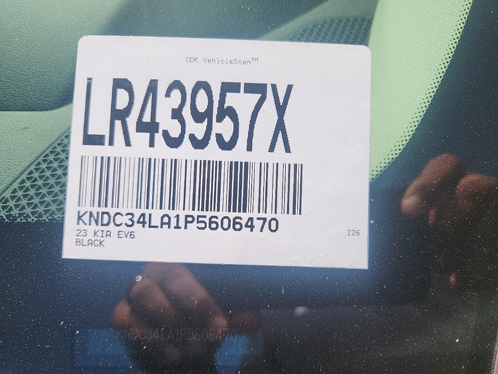 Used 2023 Black Kia Wind image 4