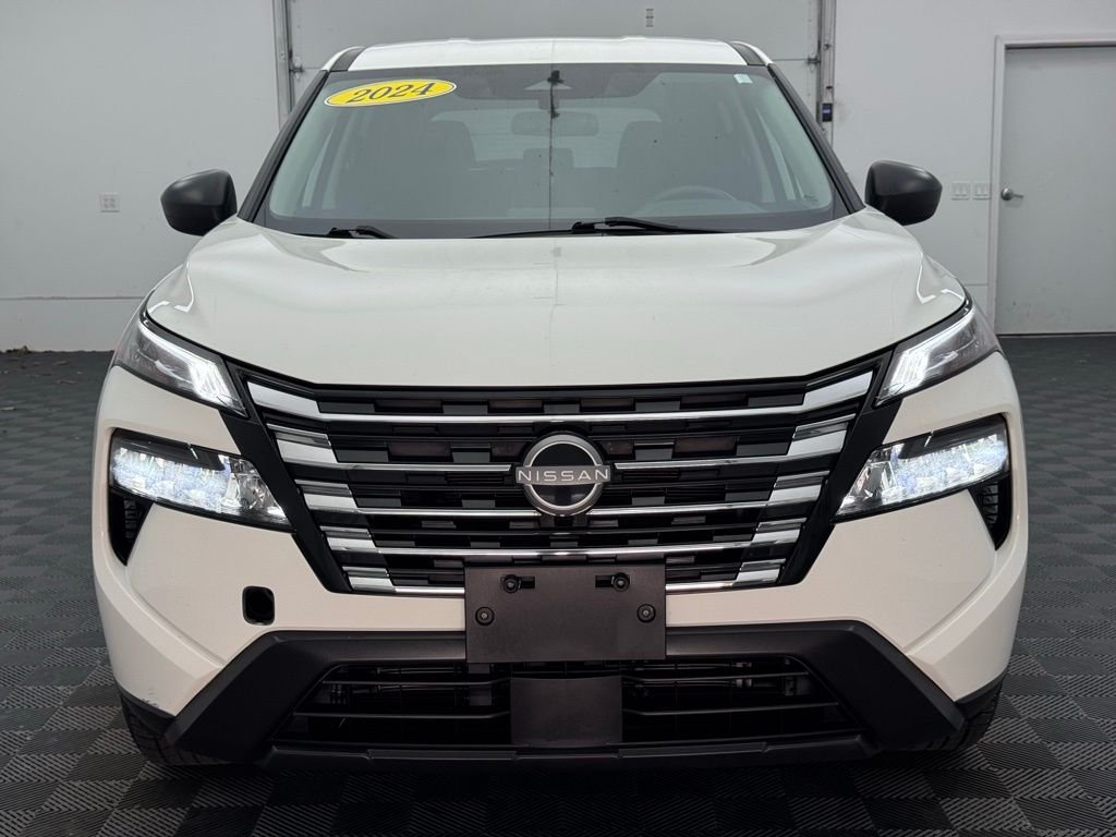 Used 2024 Glacier White Nissan S image 11