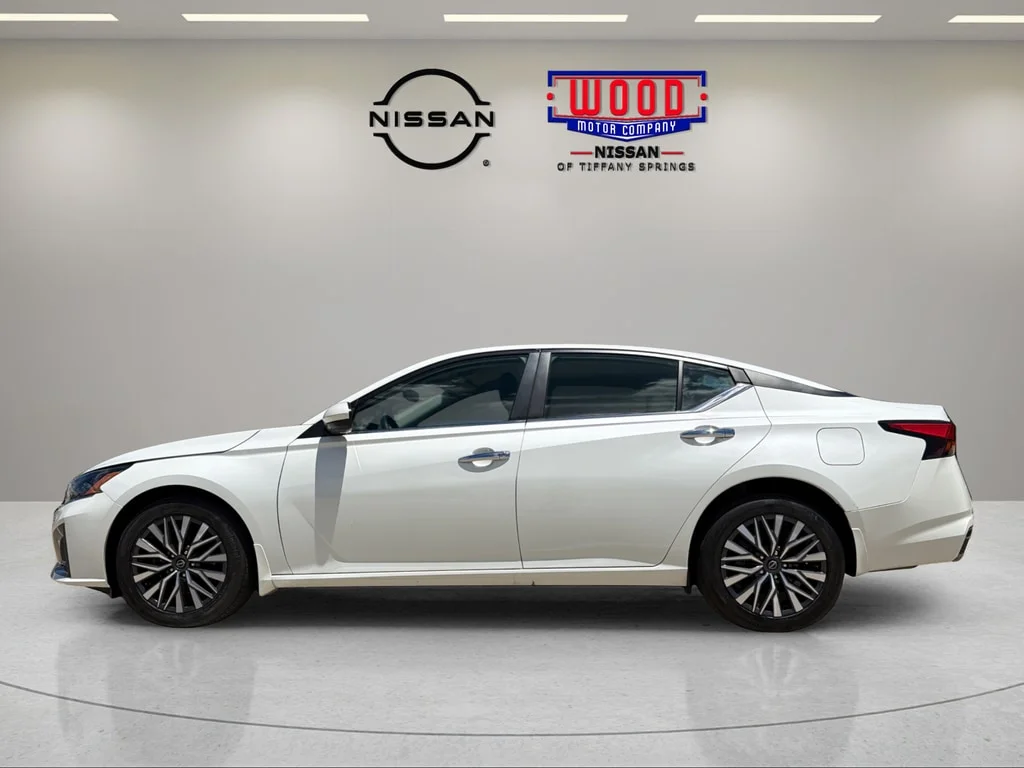 Used 2023 Pearl White Tricoat Nissan 2.5 SV image 5