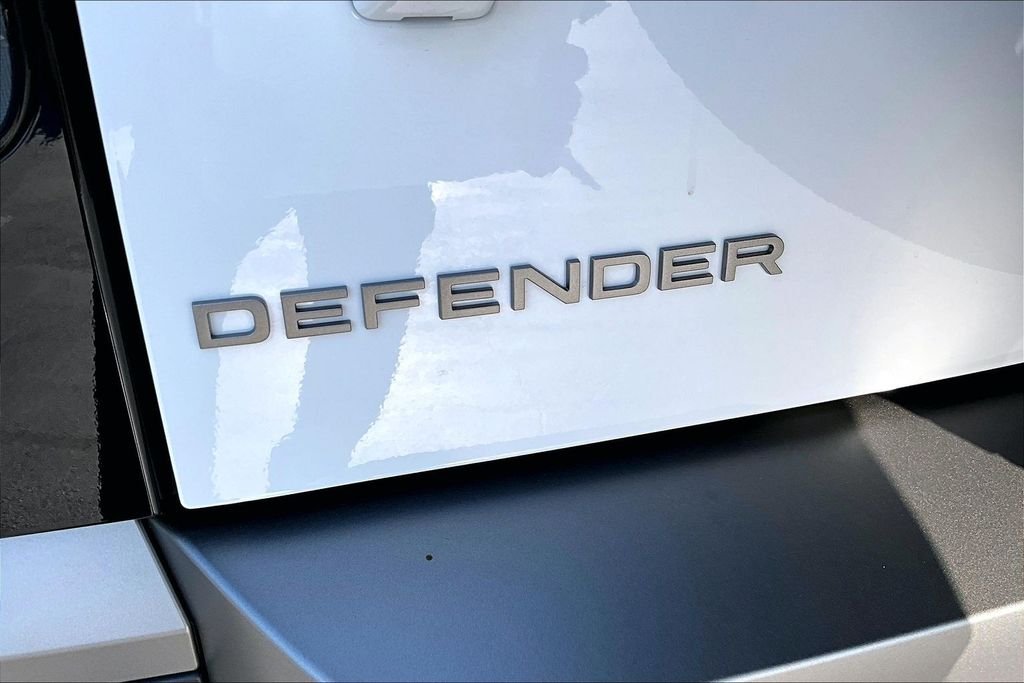 New 2026 FUJI WHITE Land Rover S image 9