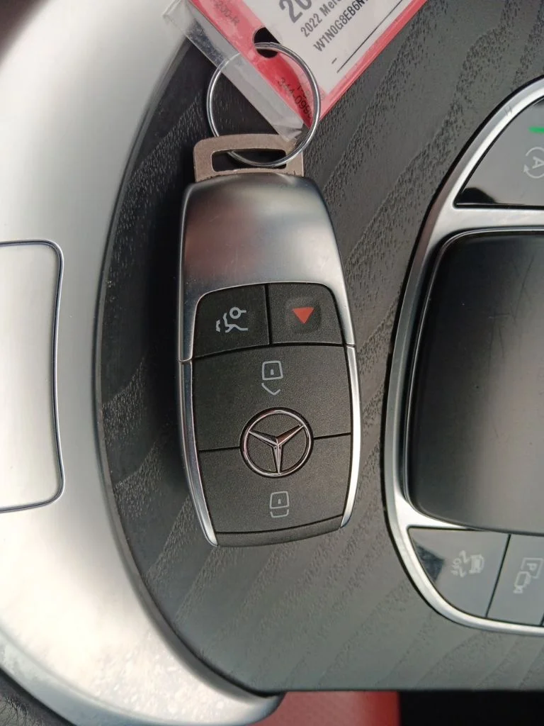 Used 2022 MANUFAKTUR Diamond White Mercedes-Benz GLC 300 image 27