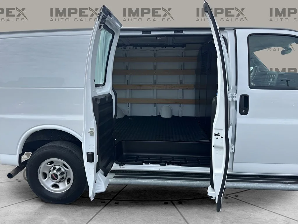 Used 2023 White GMC Work Van image 22