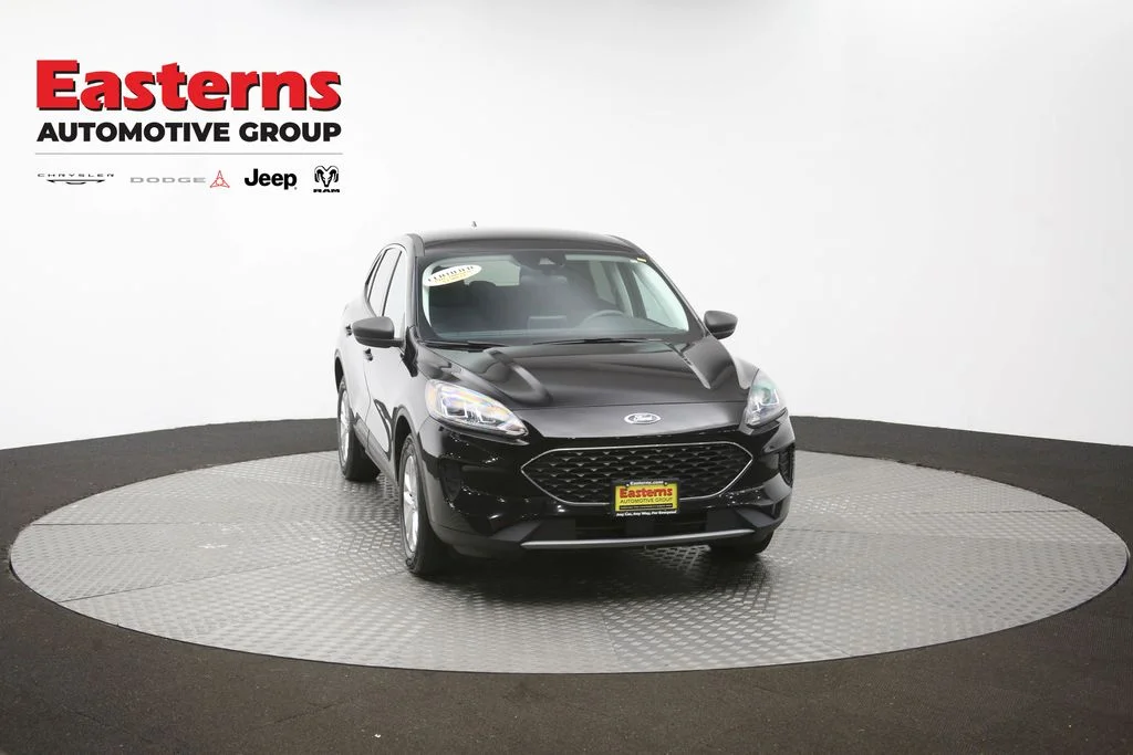 Used 2022 Black Ford SE image 50