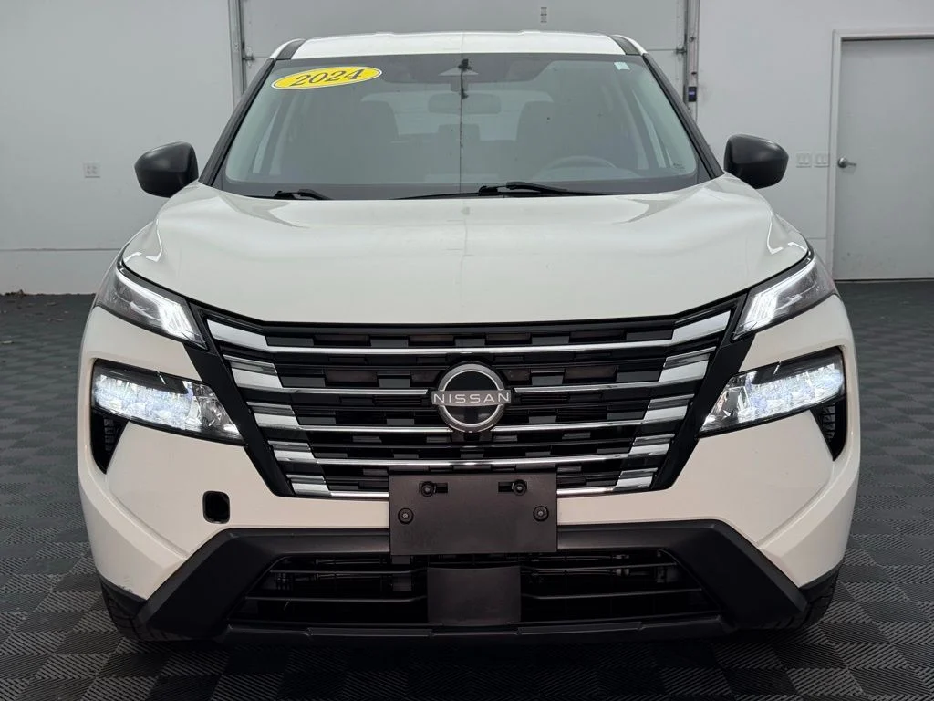 Used 2024 Glacier White Nissan S image 11