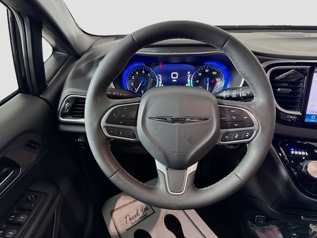 Used 2025 Black Chrysler Select image 11