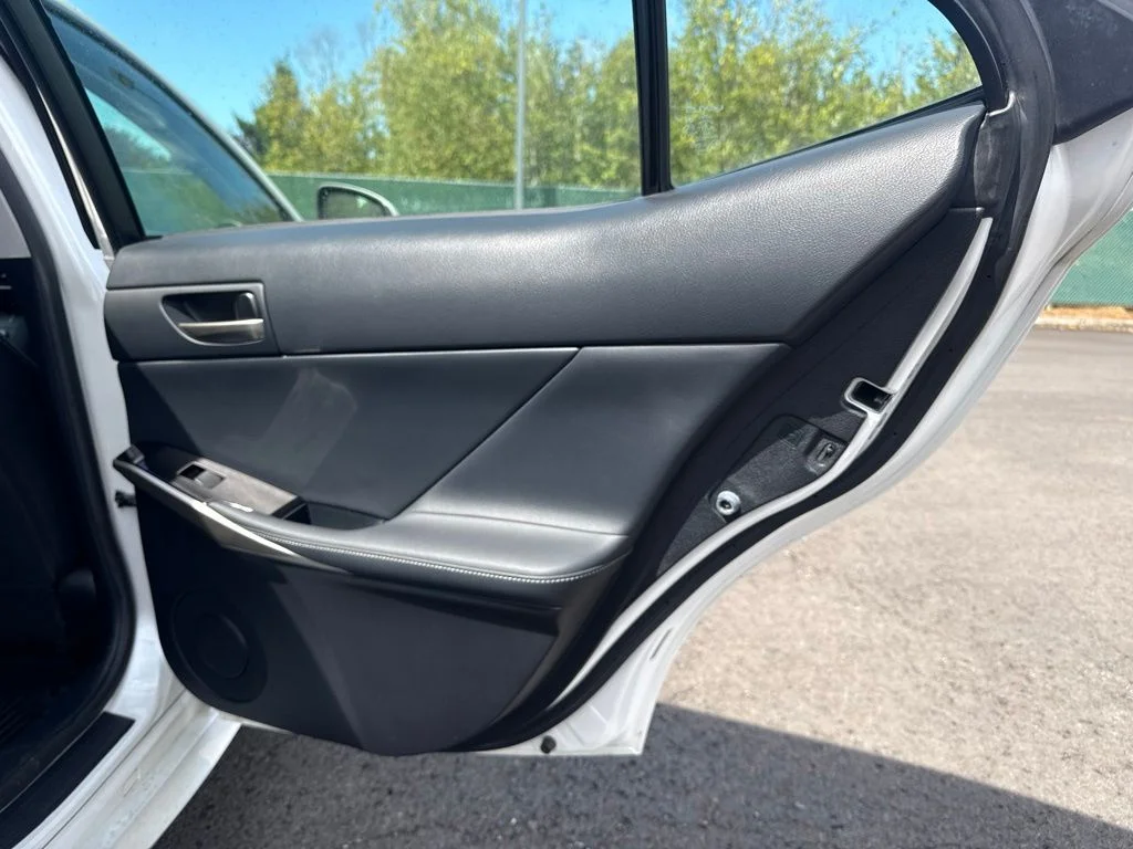 Used 2018 Eminent White Pearl Lexus 300 image 23