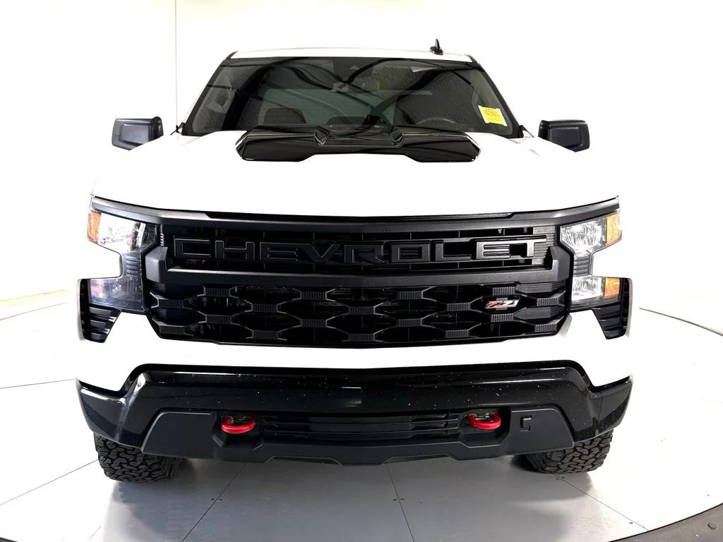 Used 2025 White Chevrolet Custom Trail Boss image 10