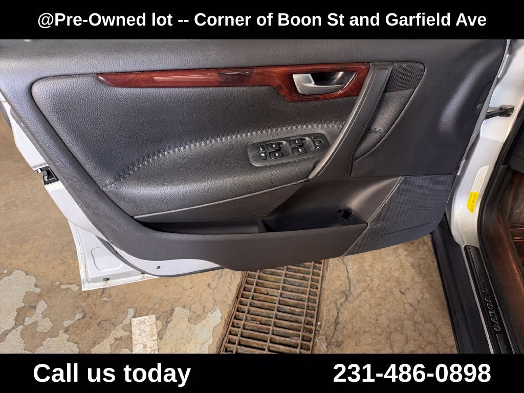 Used 2007  Volvo 2.5T image 14