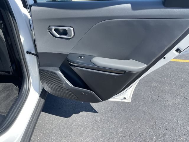 2025 Kia K4 LXS - Photo 36