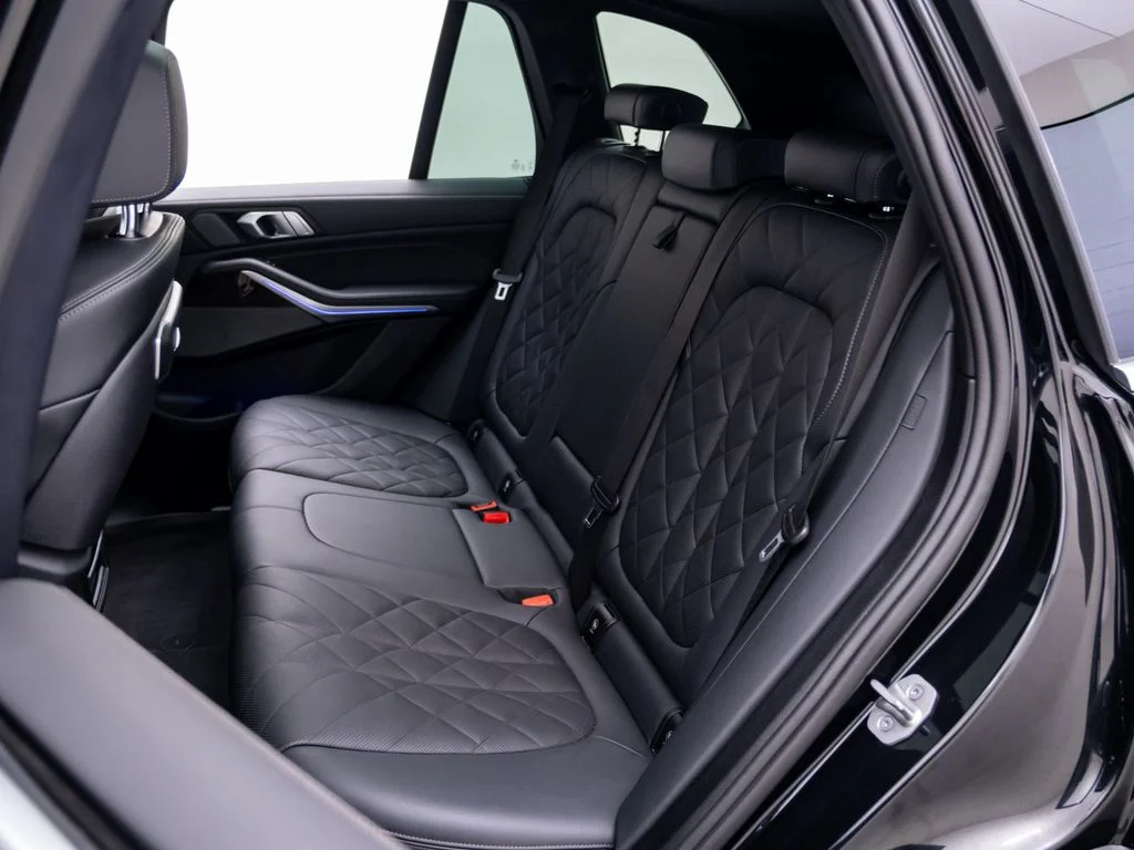 Used 2024 Black BMW xDrive50e image 18