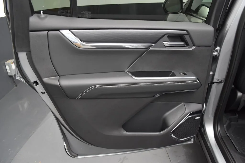 New 2026 Sterling Metallic GMC Elevation image 27
