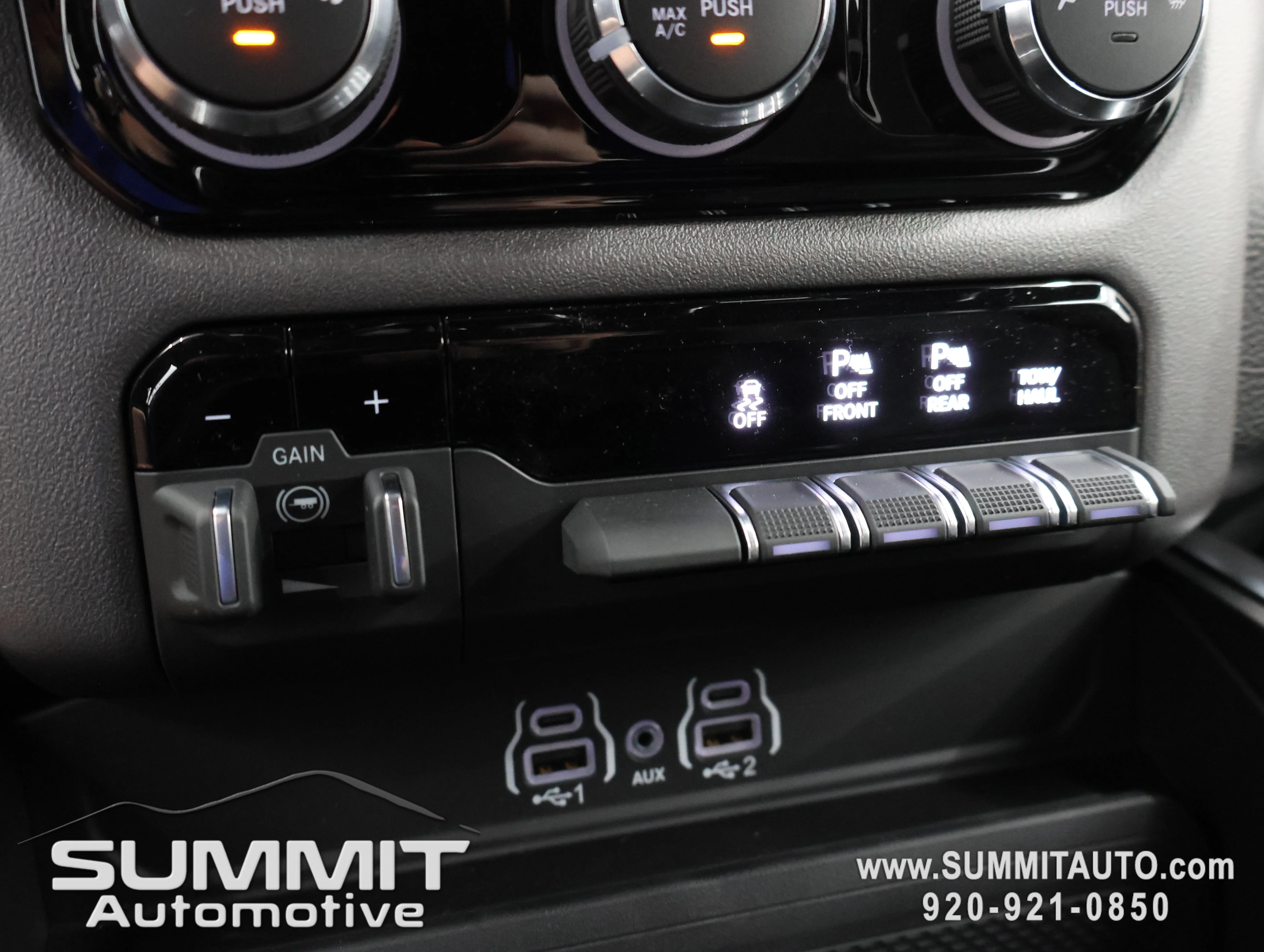 New 2026 Diamond Black Crystal Pearl-Coat Exterior Paint RAM Big Horn/Lone Star image 51