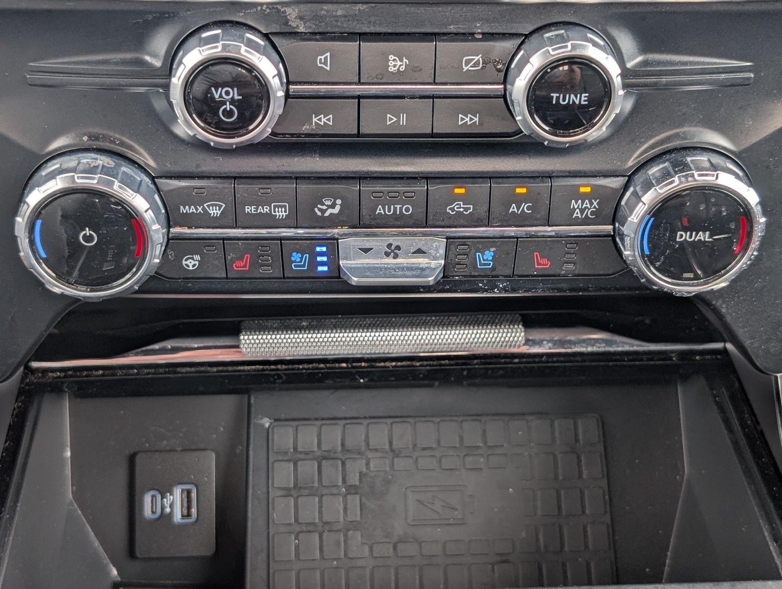 Used 2022 Oxford White Ford Lariat image 19