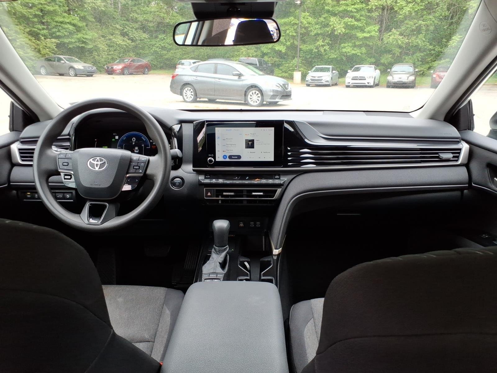 Used 2025 Ice Cap Toyota LE image 22