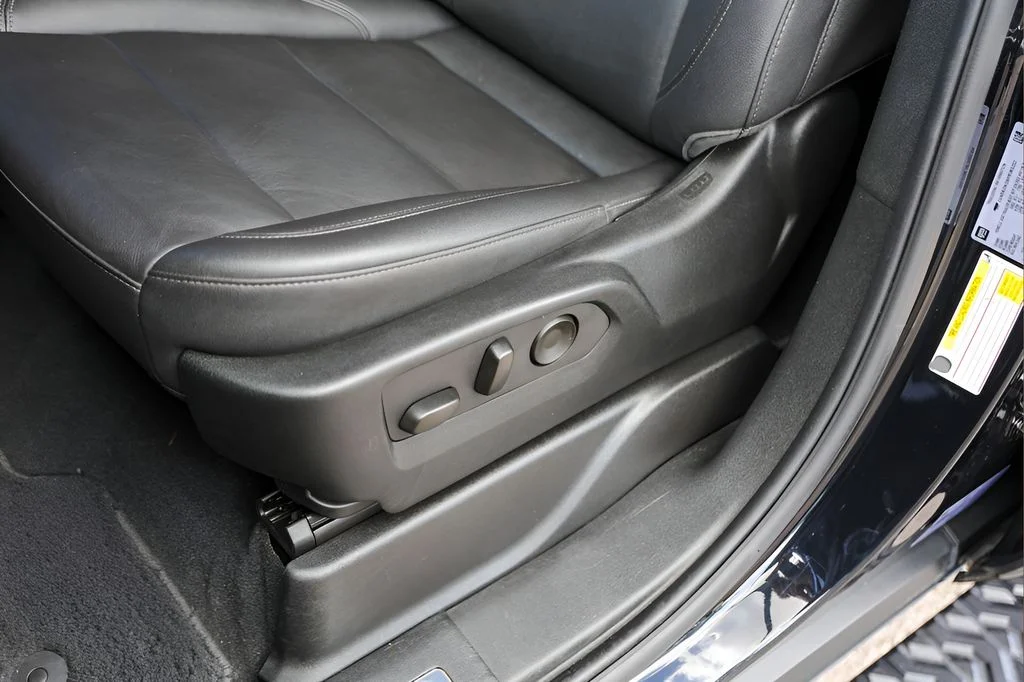 Used 2023 Black Chevrolet Z71 image 8