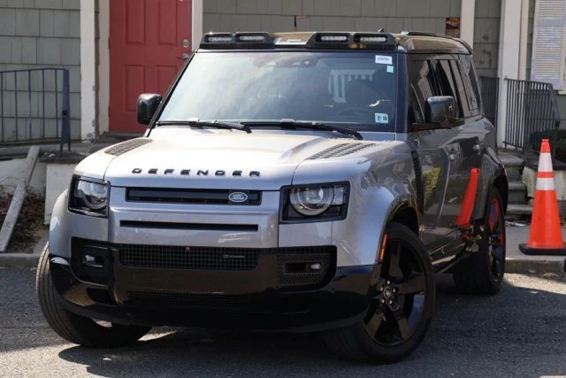 2023 Land Rover Defender X-Dynamic SE's photo