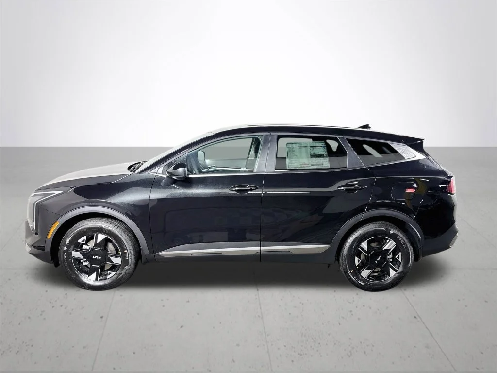 New 2027 Fusion Black Kia LX image 9