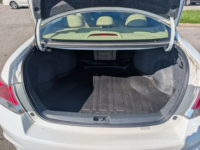 Used 2011 White Honda EX-L image 18