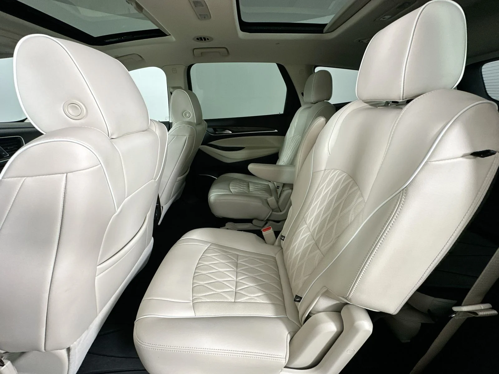 Used 2022 Red Buick  image 37