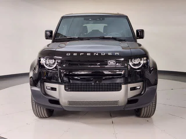 New 2026 Santorini Black Metallic Land Rover S image 9