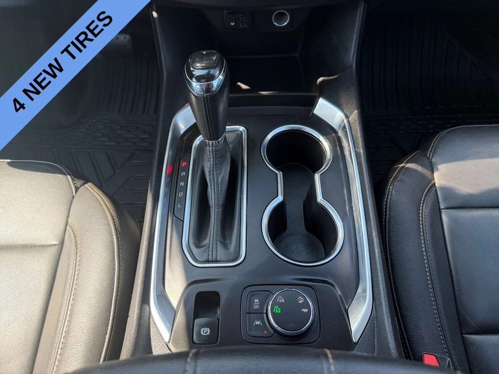 Used 2020 Mosaic Black Metallic Chevrolet RS image 12