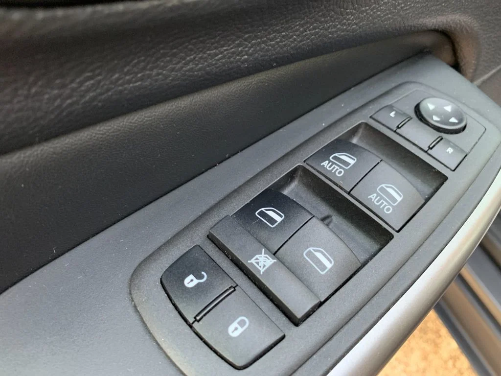Used 2022 Gray Jeep Limited image 13