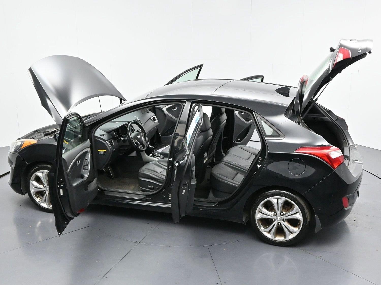 Used 2013 Black Noir Pearl Hyundai 5dr HB Auto PZEV image 40