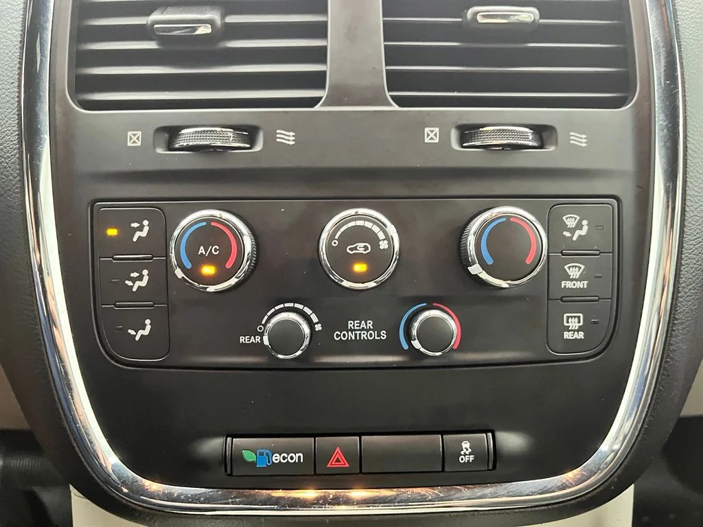 Used 2019 Black Dodge SXT image 27