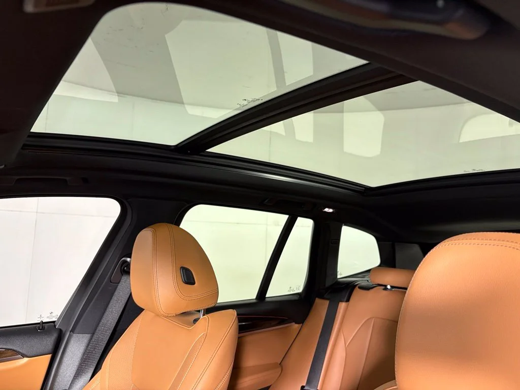 Used 2022 Black BMW sDrive30i image 18