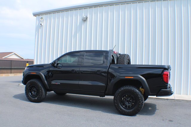 Used 2024 Onyx Black GMC 4WD AT4X image 3