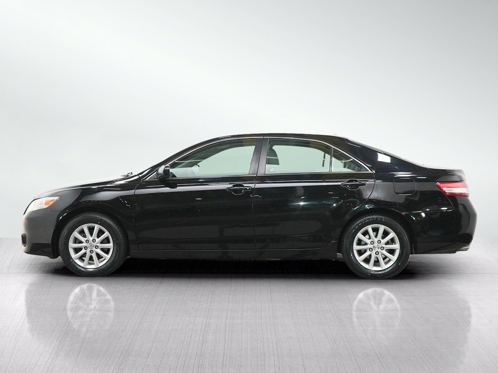 Used 2011 Toyota Camry XLE with VIN 4T1BK3EK6BU129186 for sale in Burnsville, Minnesota