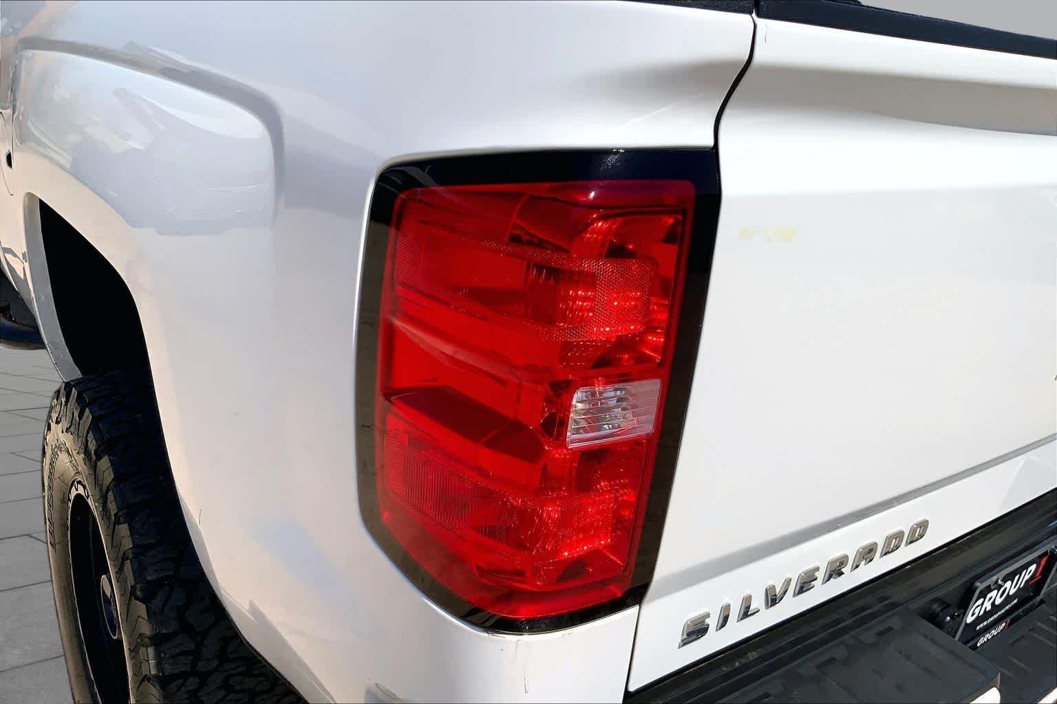 Used 2018 Summit White Chevrolet LT image 27
