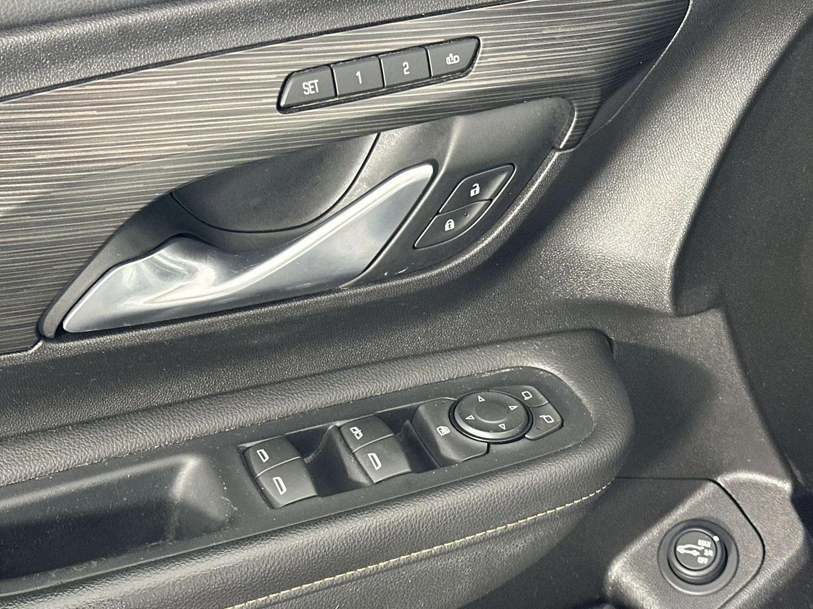 Used 2018 White GMC SLT image 13
