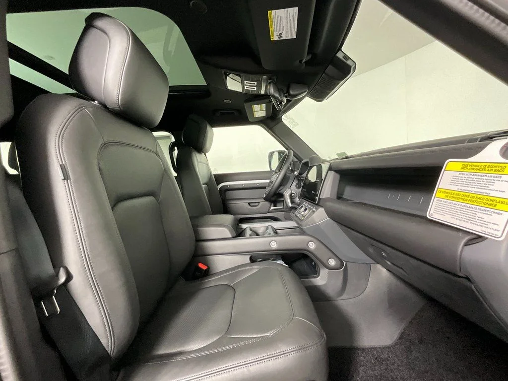 New 2026 Fuji White Land Rover X-Dynamic SE image 3