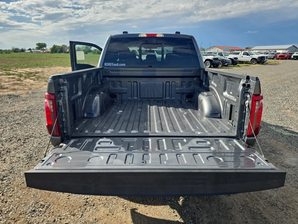 New 2026 Carbonized Gray Metallic Ford XLT image 34