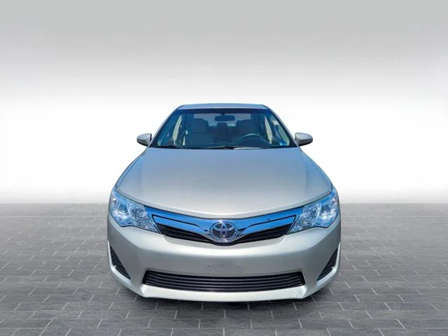 Used 2013 Beige Toyota LE image 2