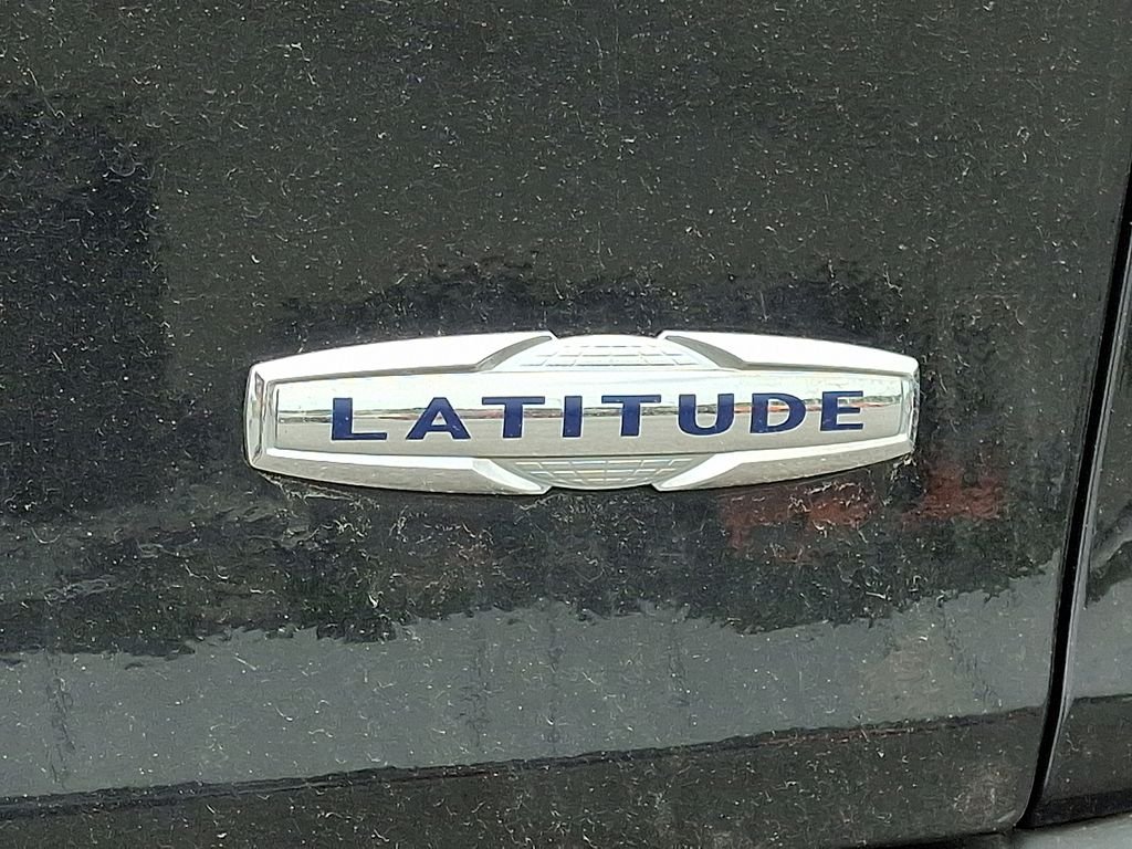 Used 2016 Black Jeep Latitude image 10
