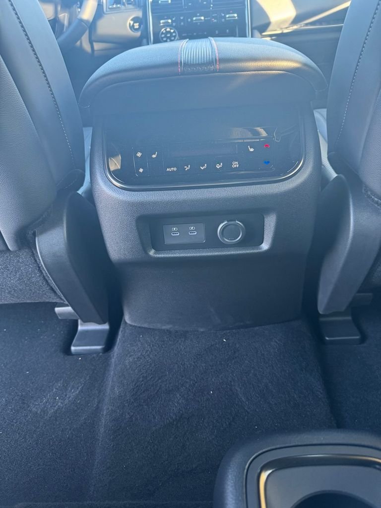 New 2026 Aspen White TriCoat / Super Black Two-tone Nissan PRO-4X® image 17