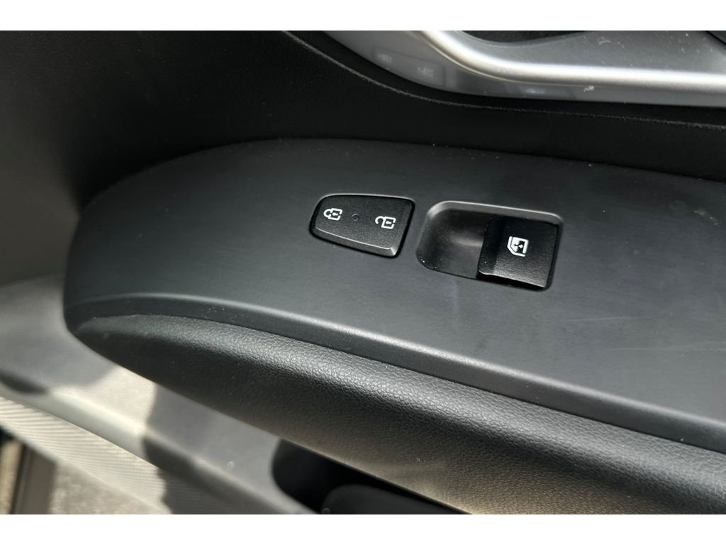 Used 2022 Phantom Black Hyundai SEL image 22