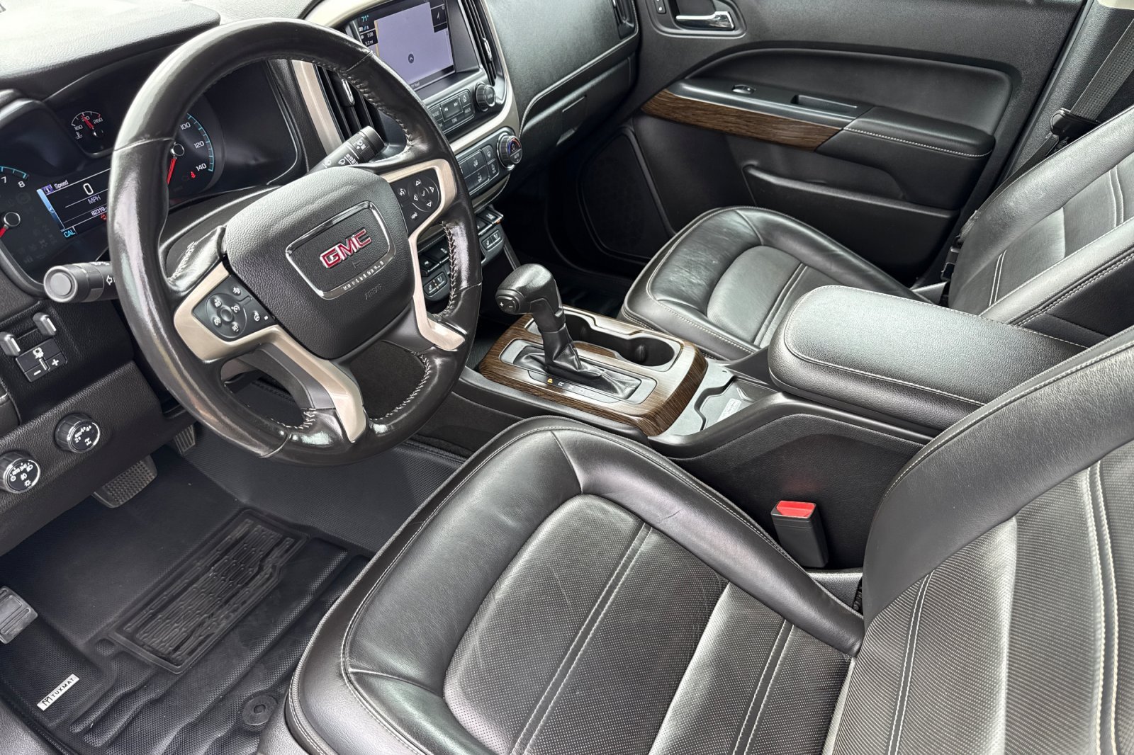 Used 2018 White GMC Denali image 9