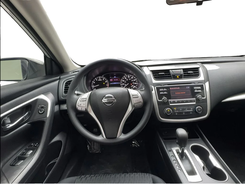 Used 2018 Silver Nissan 2.5 S image 34