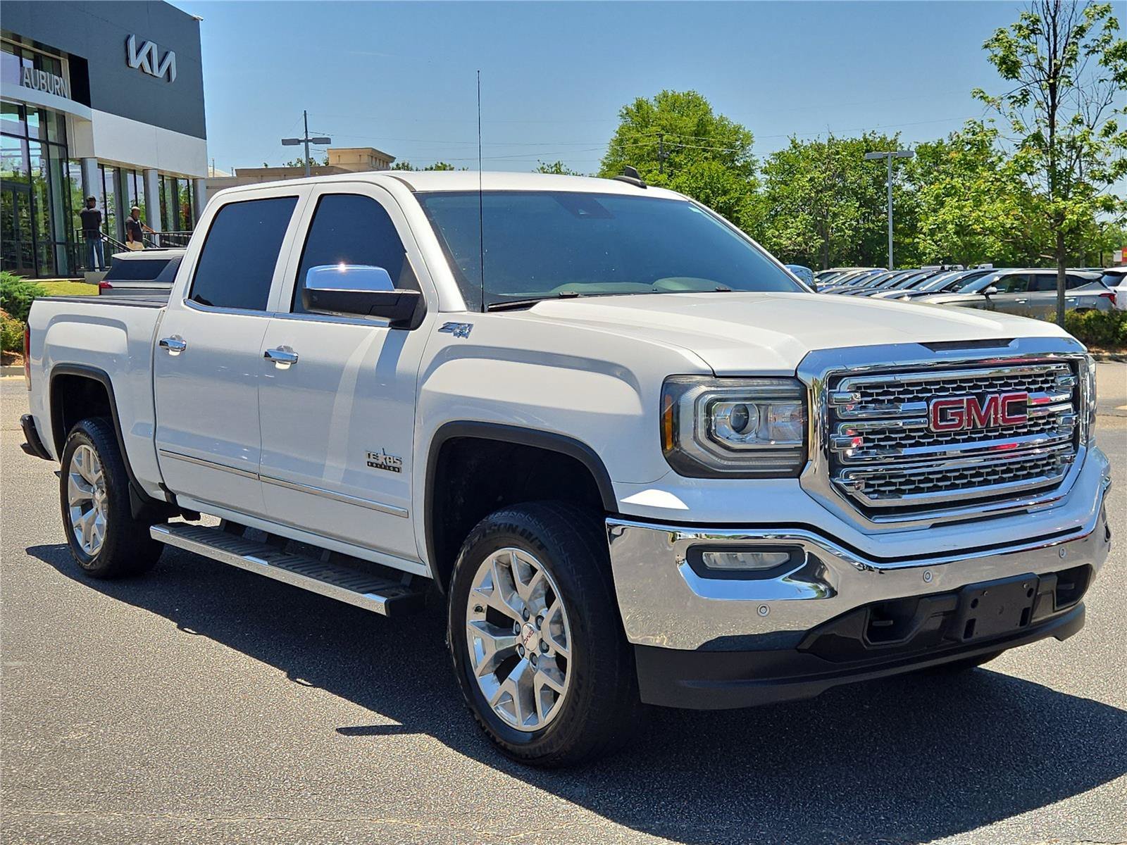 Used 2018 White GMC SLT image 3