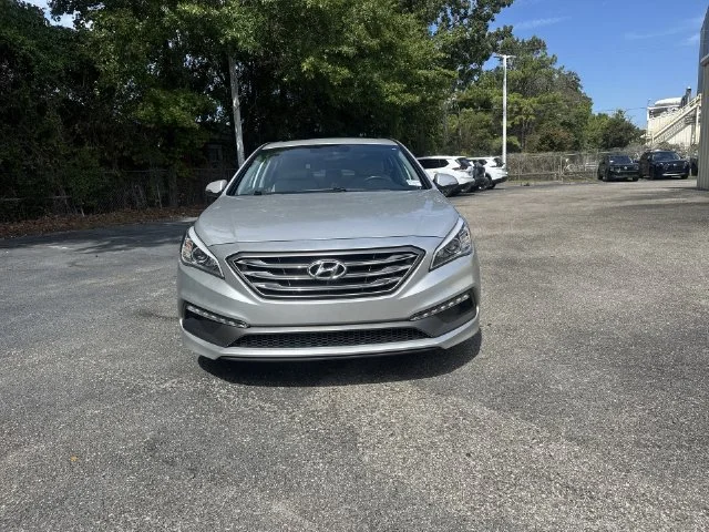Used 2016 Silver Hyundai Sport image 2